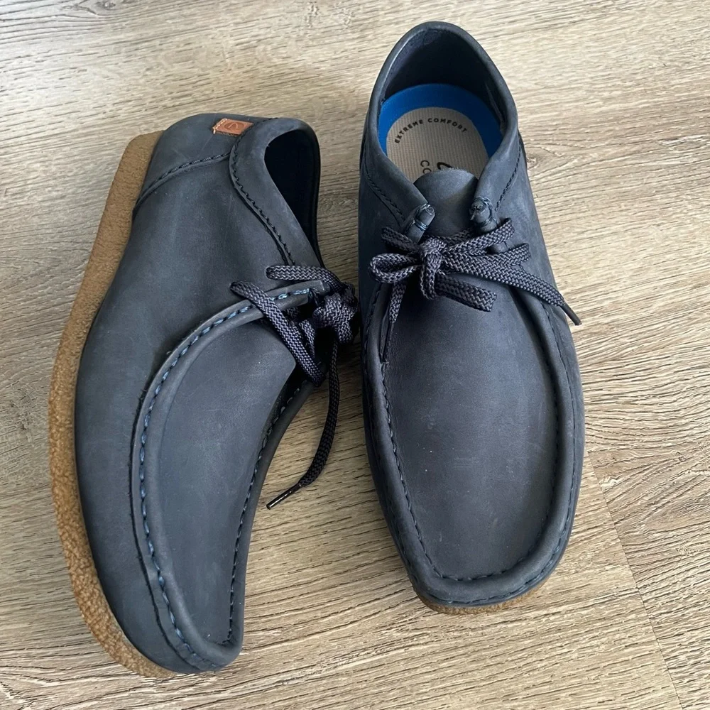 Clarks preowned condición